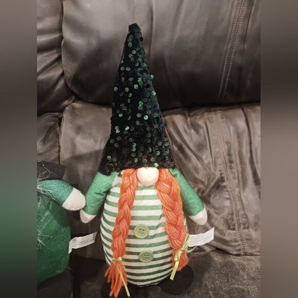 St. Patrick's Day Couple Gnome Set - Picture 4 of 4